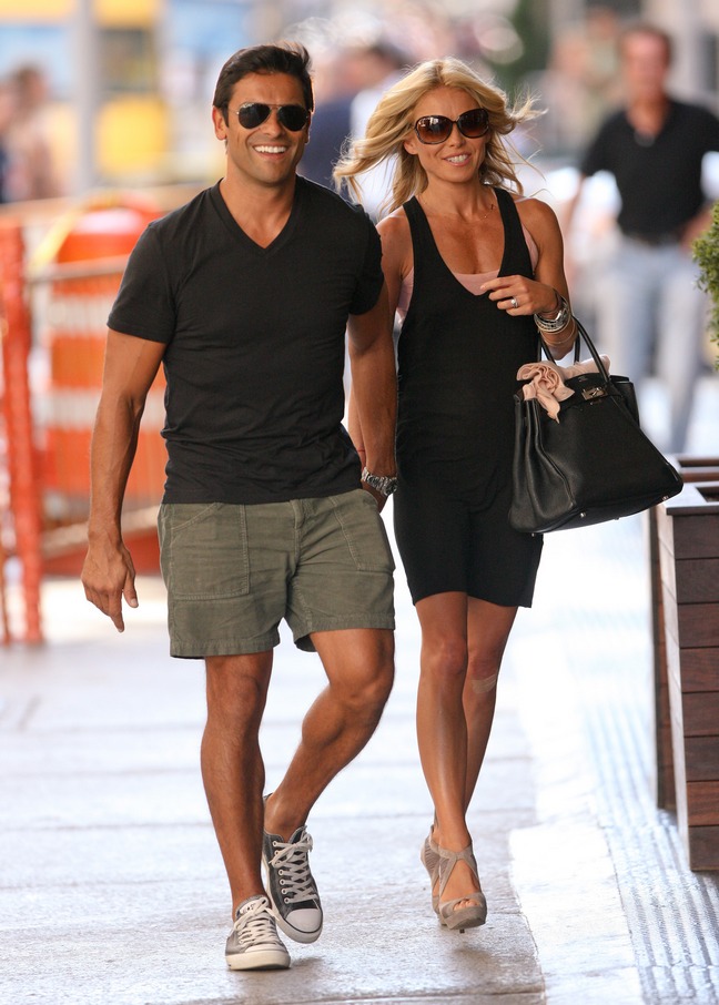 Kelly Ripa, black tank dress, high heels, sunglasses, purse, black bag